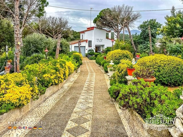 4 bedroom Villa for sale in Maçanet de la Selva with pool garage - € 290,000 (Ref: 9346754)