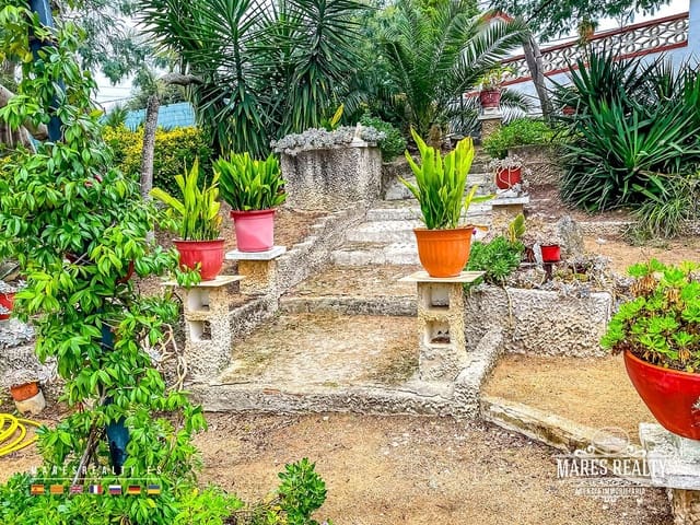 4 bedroom Villa for sale in Maçanet de la Selva with pool garage - € 290,000 (Ref: 9346754)