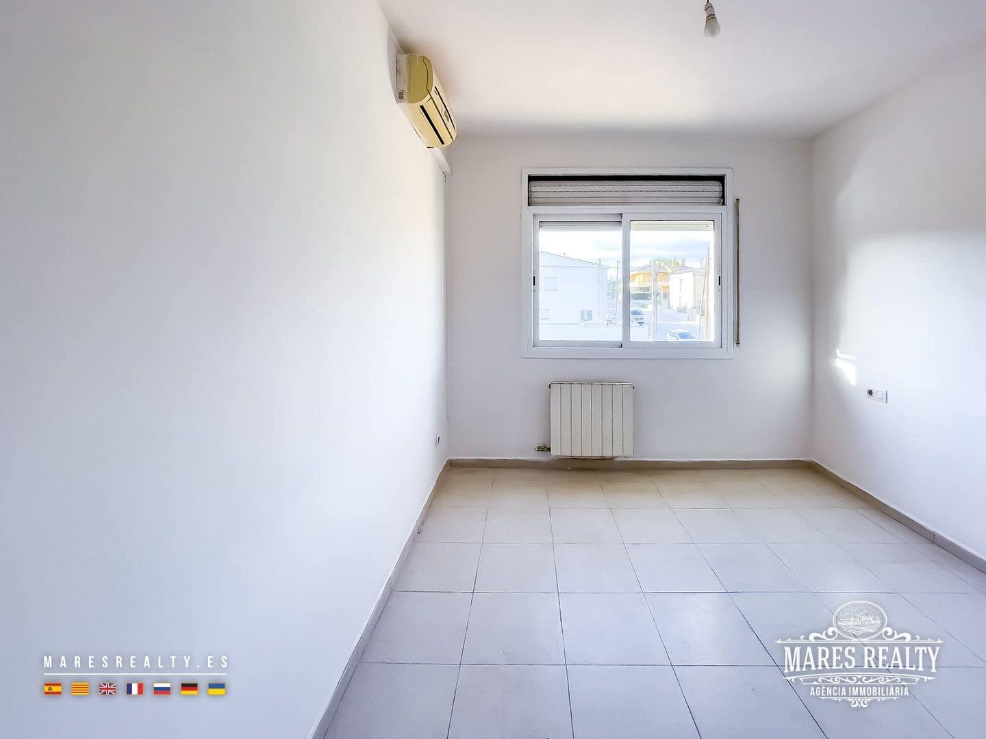4 slaapkamer Halfvrijstaande villa te koop in Sils met garage - € 305.000 (Ref: 9346755)