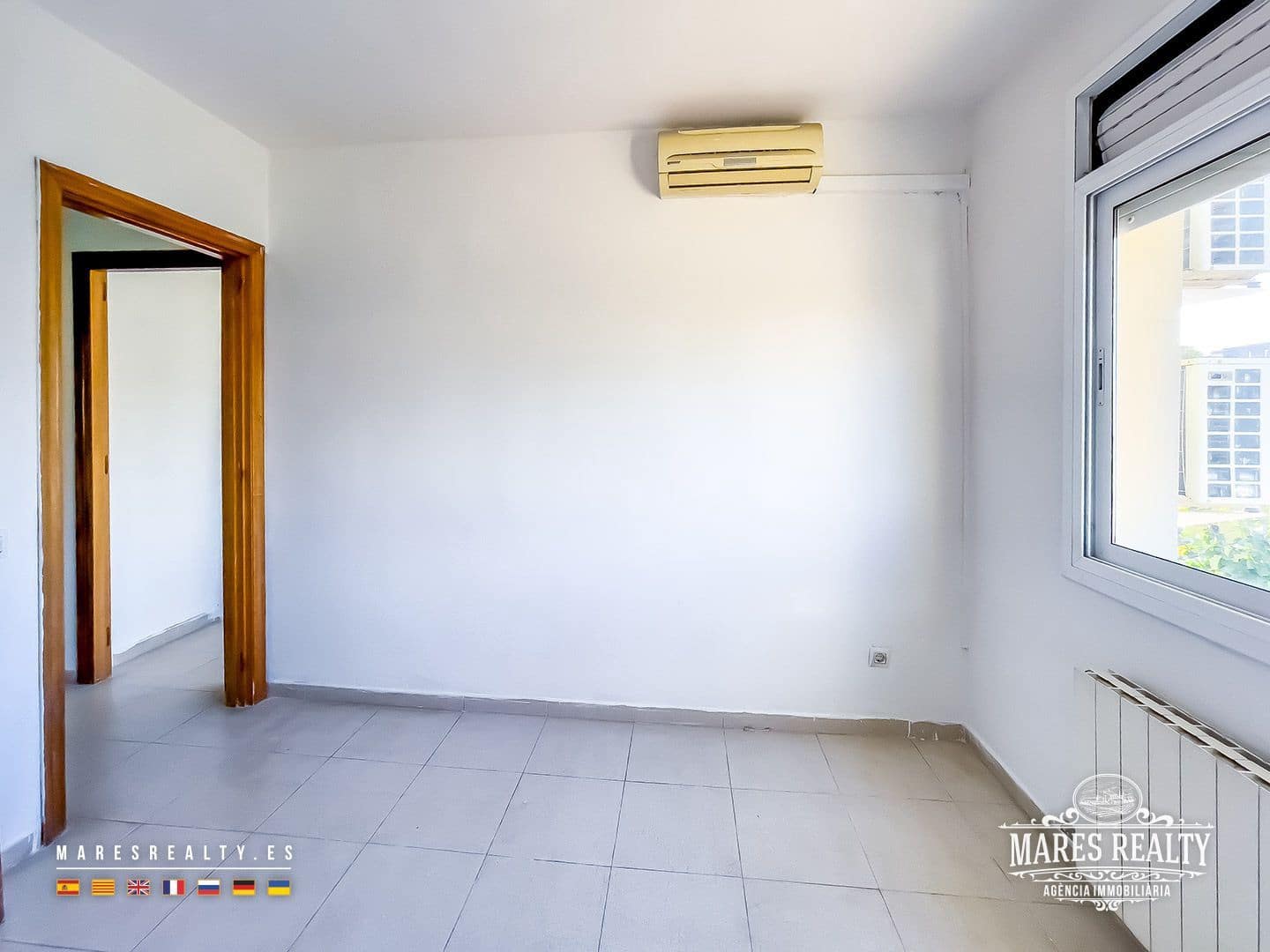 4 slaapkamer Halfvrijstaande villa te koop in Sils met garage - € 305.000 (Ref: 9346755)