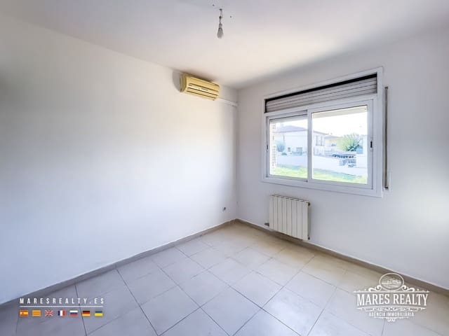 4 bedroom Semi-detached Villa for sale in Sils with garage - € 305,000 (Ref: 9346755)