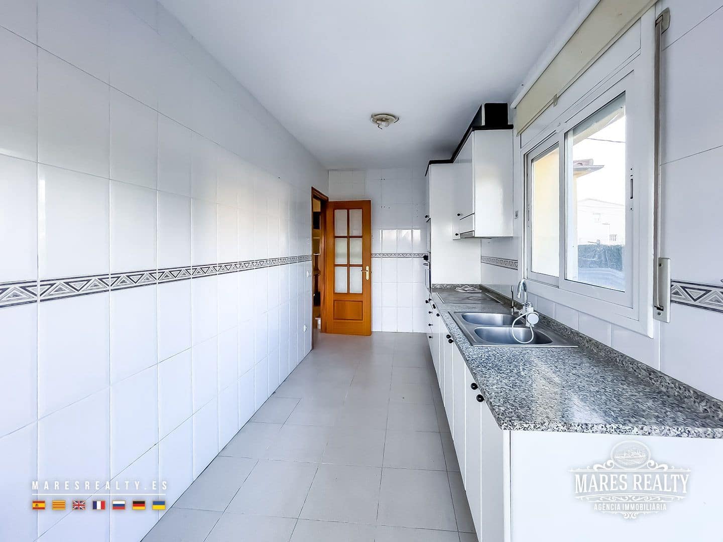 4 slaapkamer Halfvrijstaande villa te koop in Sils met garage - € 305.000 (Ref: 9346755)