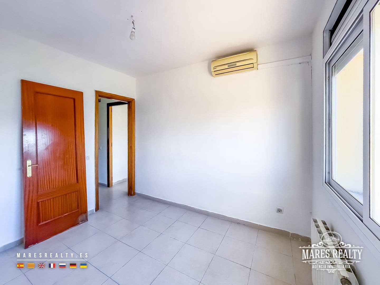 4 slaapkamer Halfvrijstaande villa te koop in Sils met garage - € 305.000 (Ref: 9346755)