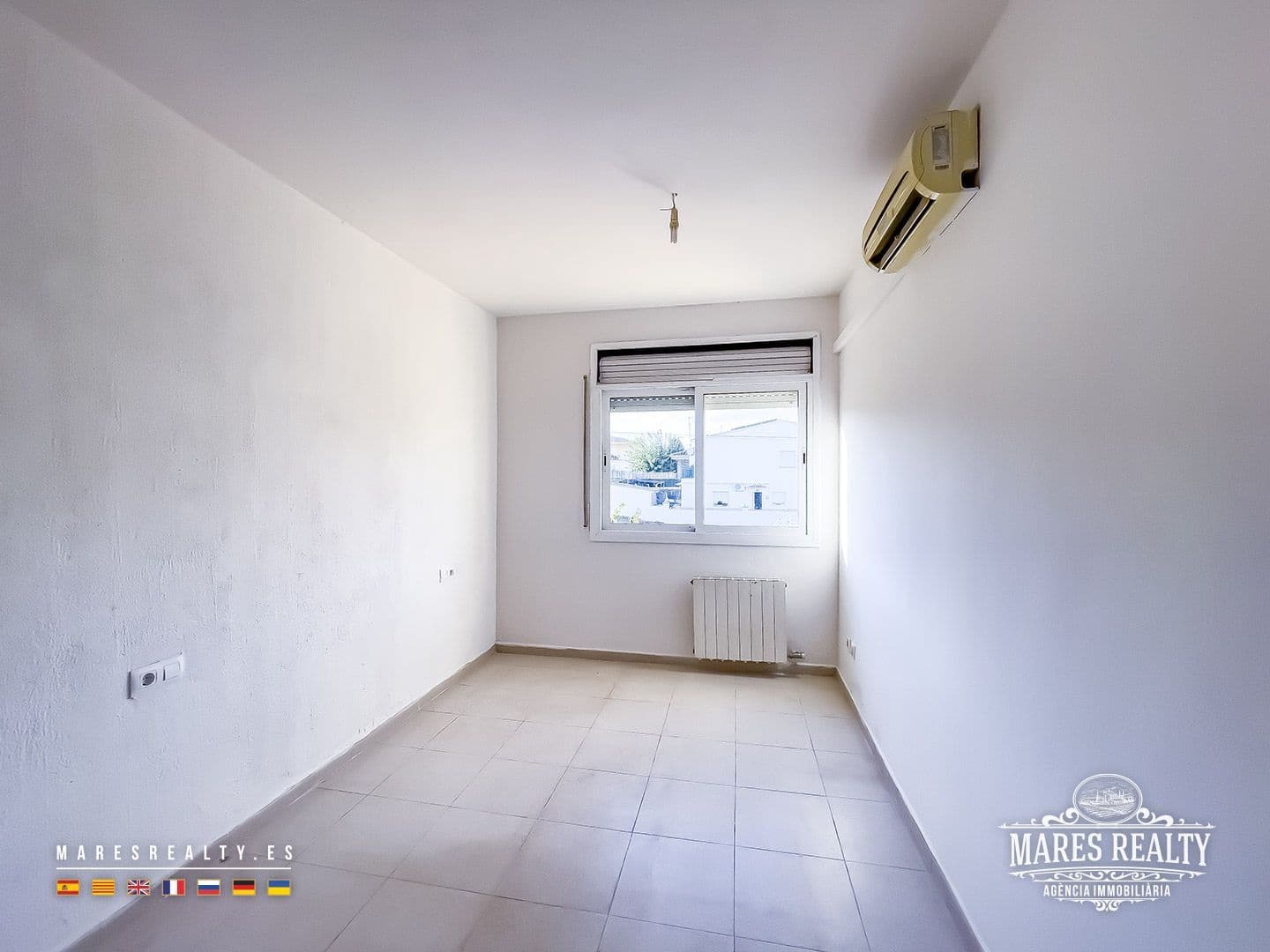 4 slaapkamer Halfvrijstaande villa te koop in Sils met garage - € 305.000 (Ref: 9346755)