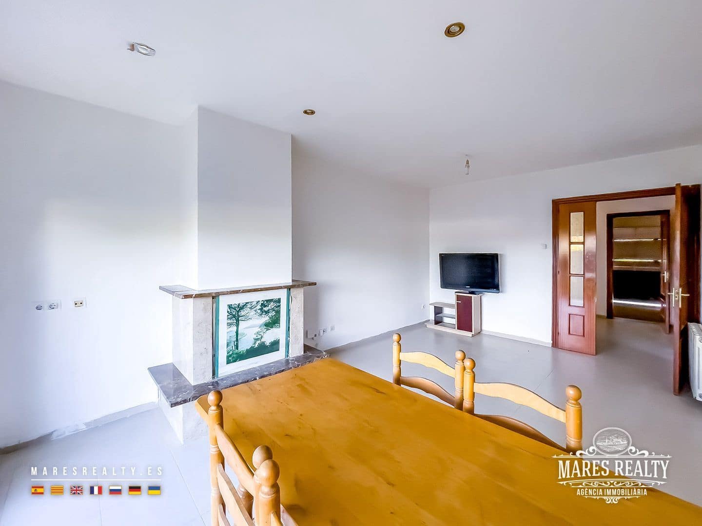 4 slaapkamer Halfvrijstaande villa te koop in Sils met garage - € 305.000 (Ref: 9346755)