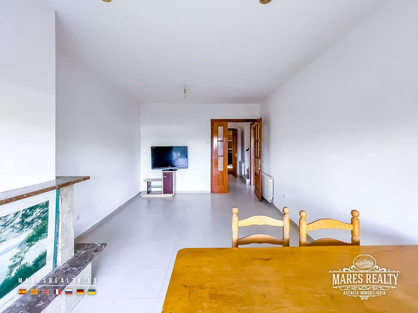 4 slaapkamer Halfvrijstaande villa te koop in Sils met garage - € 305.000 (Ref: 9346755)