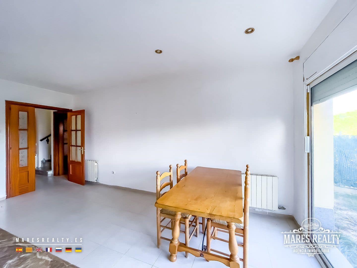 4 slaapkamer Halfvrijstaande villa te koop in Sils met garage - € 305.000 (Ref: 9346755)