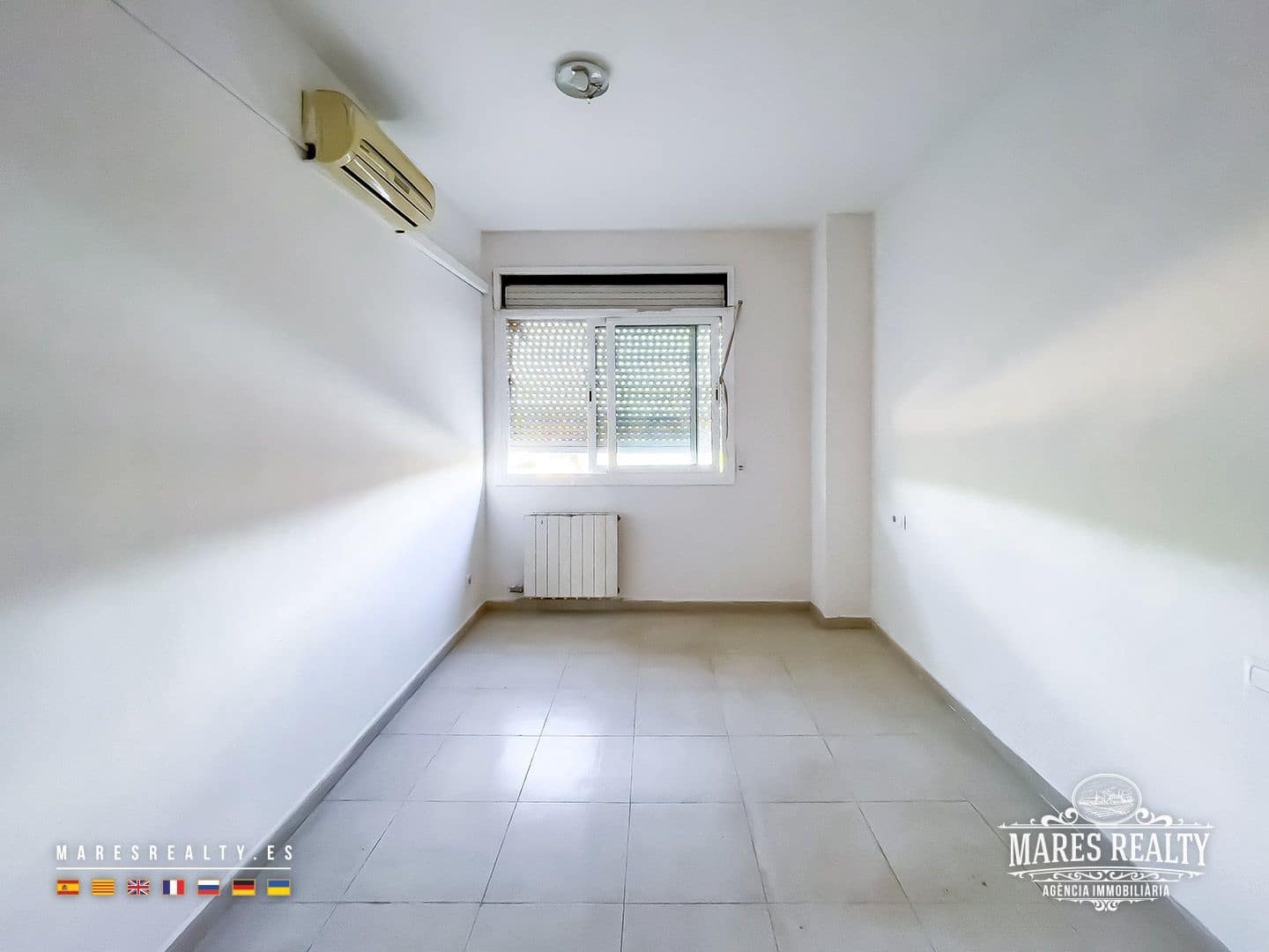 4 slaapkamer Halfvrijstaande villa te koop in Sils met garage - € 305.000 (Ref: 9346755)