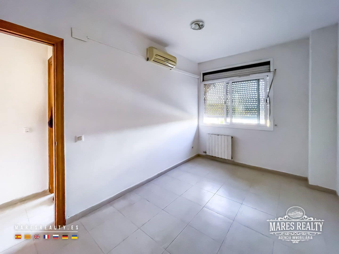 4 slaapkamer Halfvrijstaande villa te koop in Sils met garage - € 305.000 (Ref: 9346755)