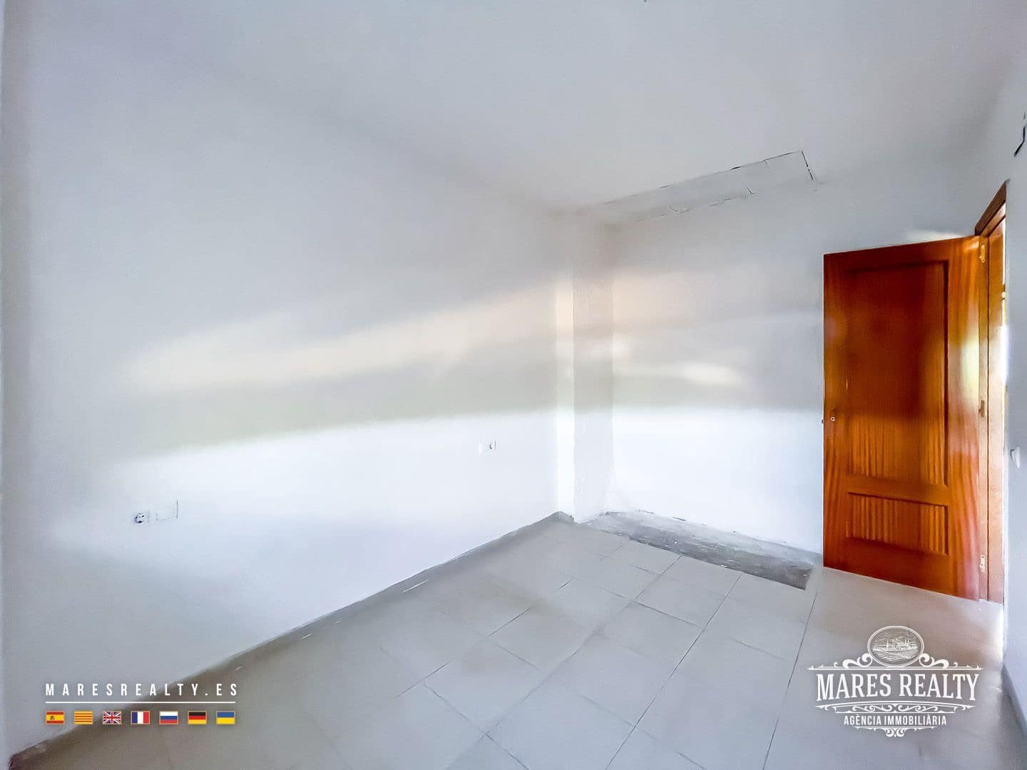 4 slaapkamer Halfvrijstaande villa te koop in Sils met garage - € 305.000 (Ref: 9346755)