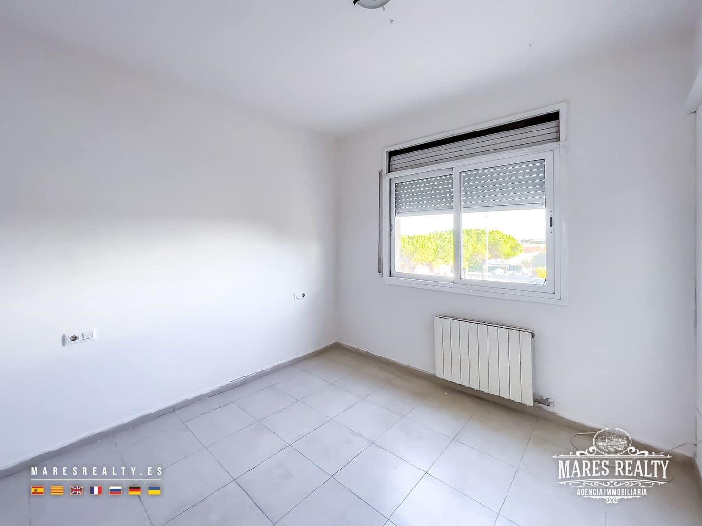 4 slaapkamer Halfvrijstaande villa te koop in Sils met garage - € 305.000 (Ref: 9346755)