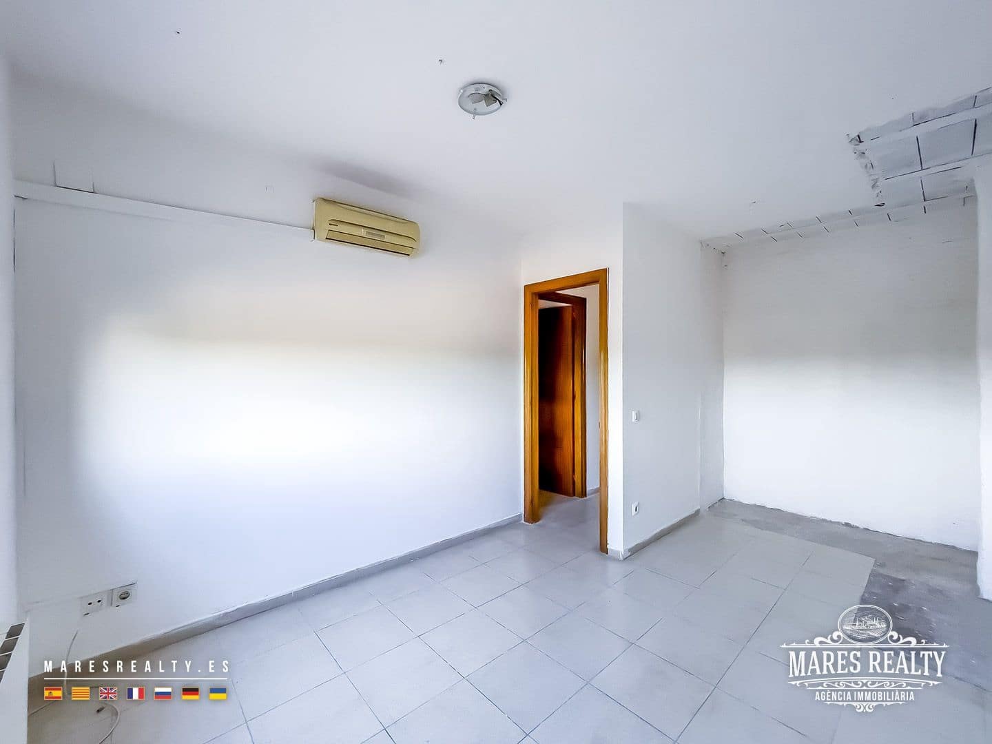 4 slaapkamer Halfvrijstaande villa te koop in Sils met garage - € 305.000 (Ref: 9346755)