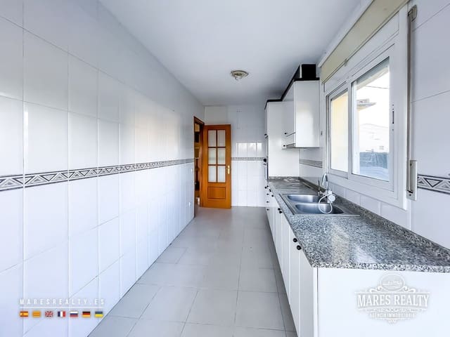 4 bedroom Semi-detached Villa for sale in Sils with garage - € 305,000 (Ref: 9346755)