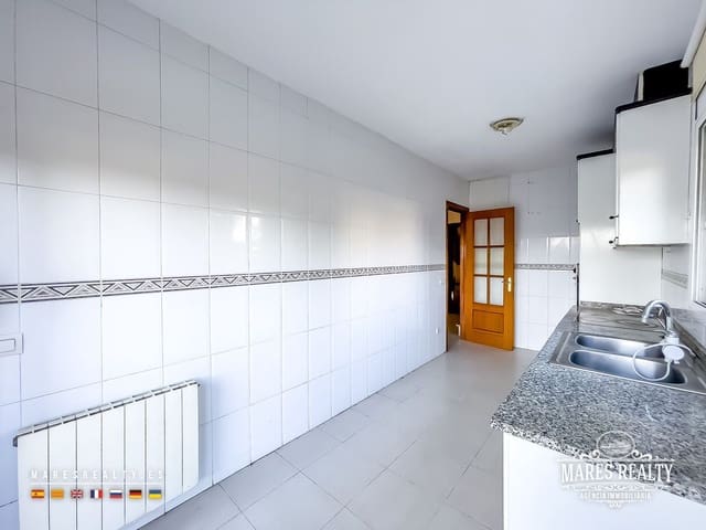 4 bedroom Semi-detached Villa for sale in Sils with garage - € 305,000 (Ref: 9346755)