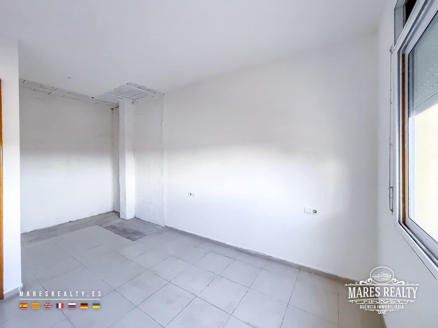 4 slaapkamer Halfvrijstaande villa te koop in Sils met garage - € 305.000 (Ref: 9346755)