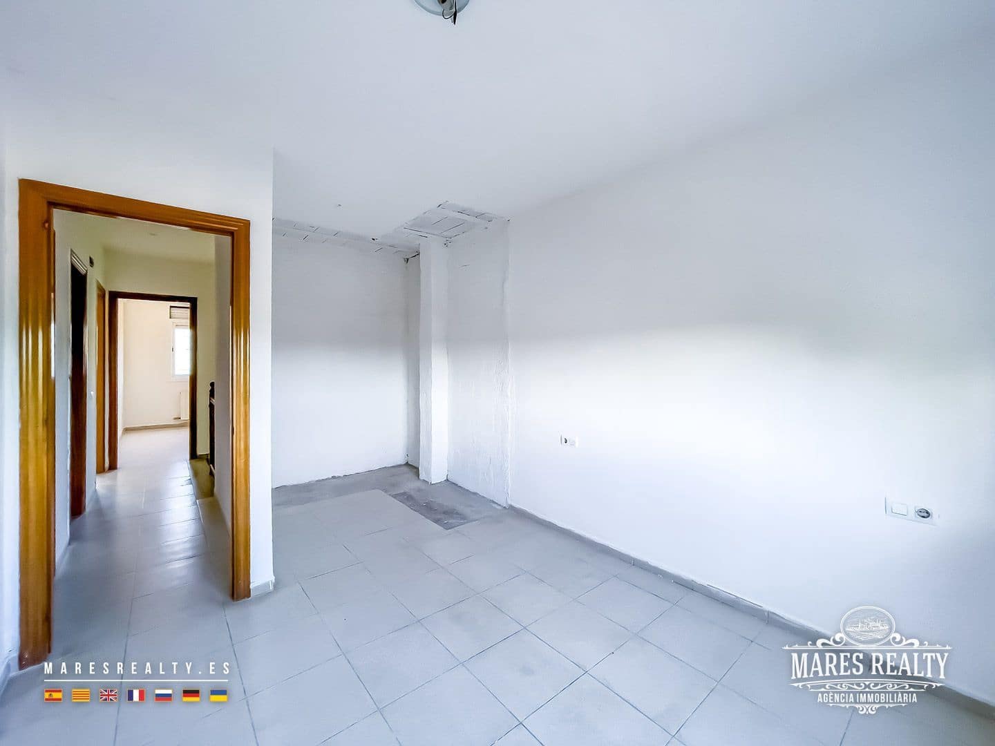 4 slaapkamer Halfvrijstaande villa te koop in Sils met garage - € 305.000 (Ref: 9346755)