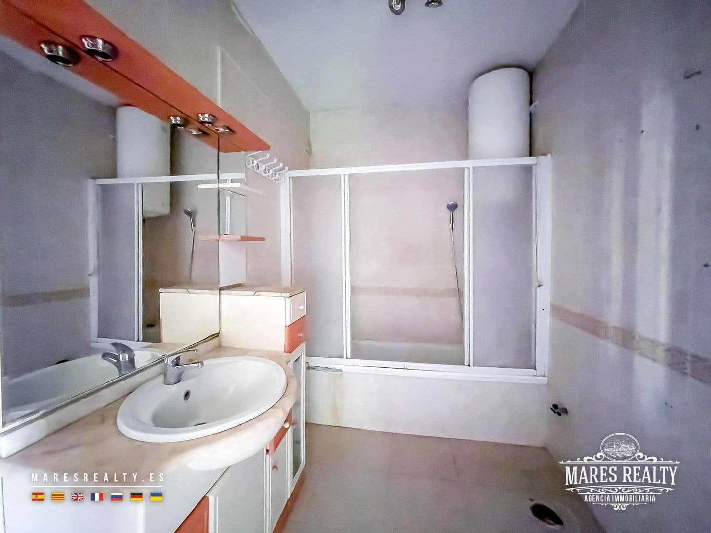 4 slaapkamer Halfvrijstaande villa te koop in Sils met garage - € 305.000 (Ref: 9346755)