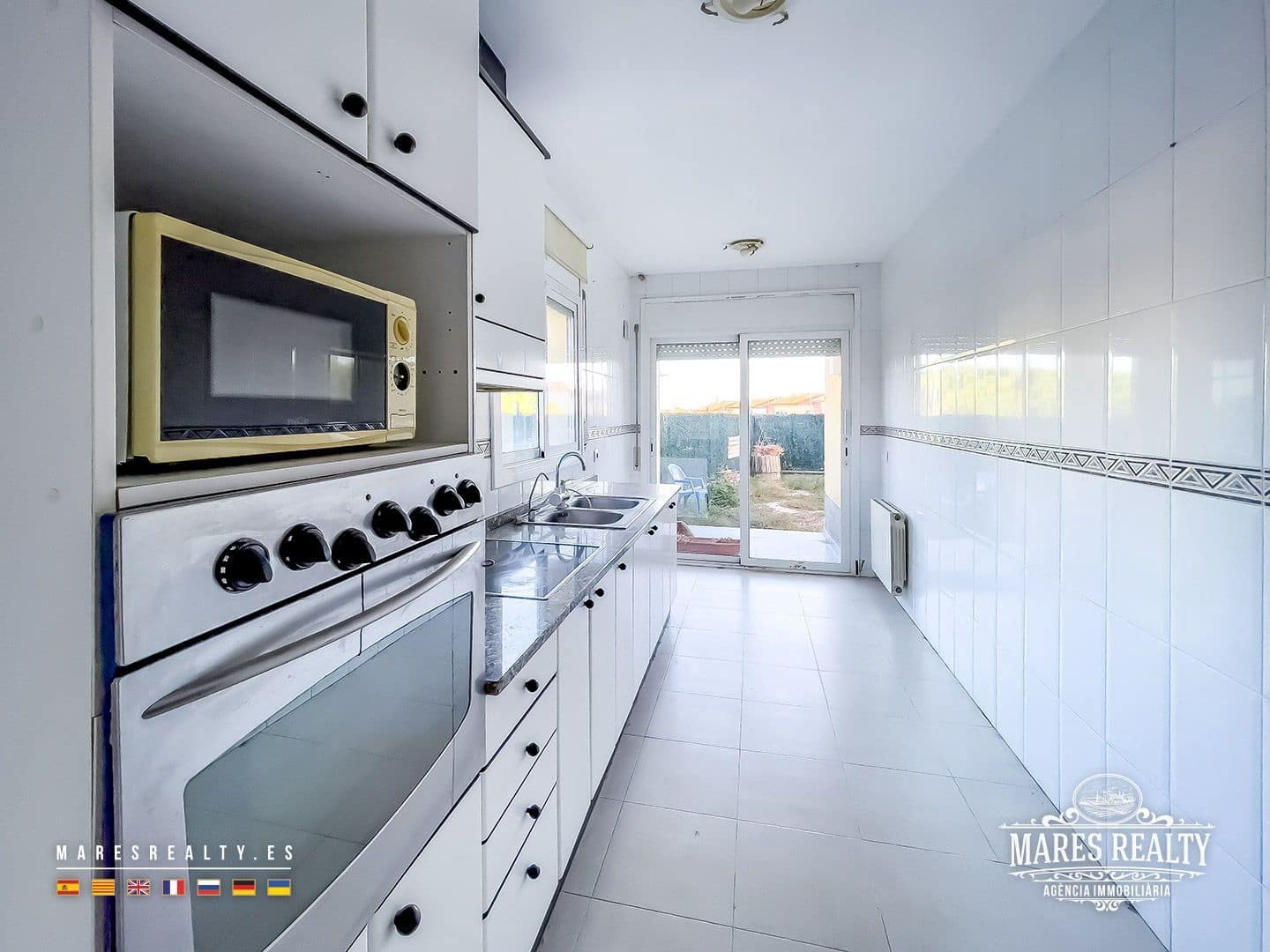 4 slaapkamer Halfvrijstaande villa te koop in Sils met garage - € 305.000 (Ref: 9346755)