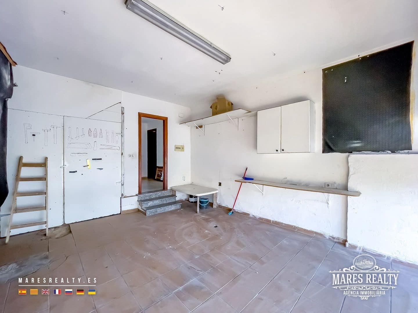 4 slaapkamer Halfvrijstaande villa te koop in Sils met garage - € 305.000 (Ref: 9346755)