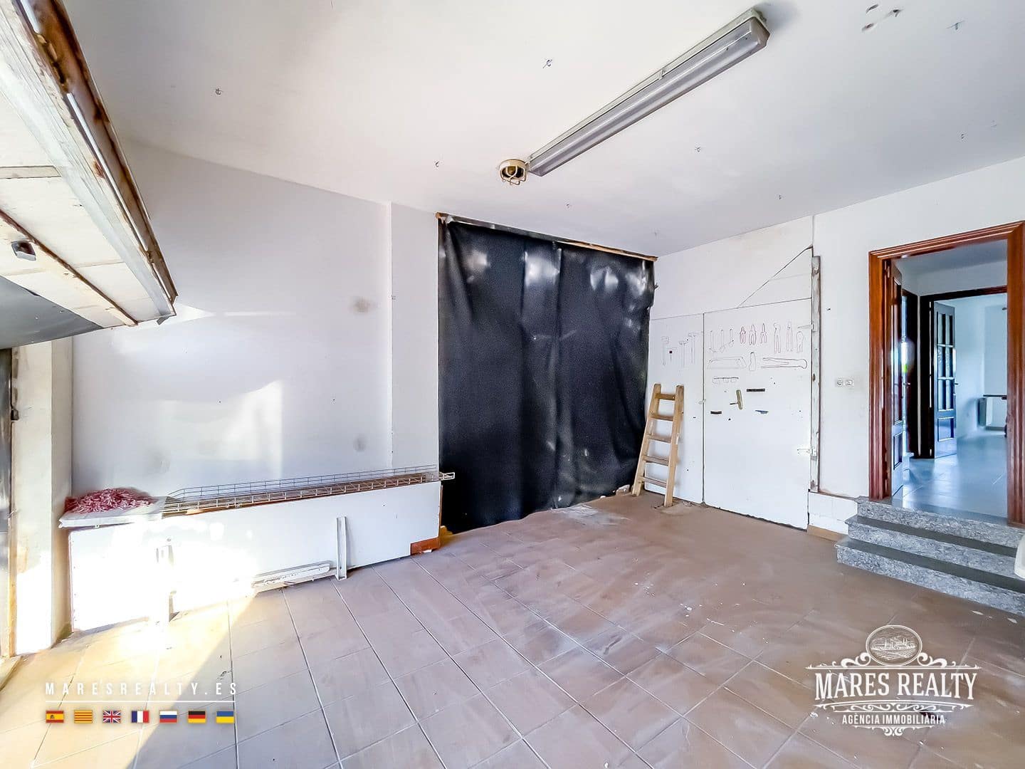 4 slaapkamer Halfvrijstaande villa te koop in Sils met garage - € 305.000 (Ref: 9346755)