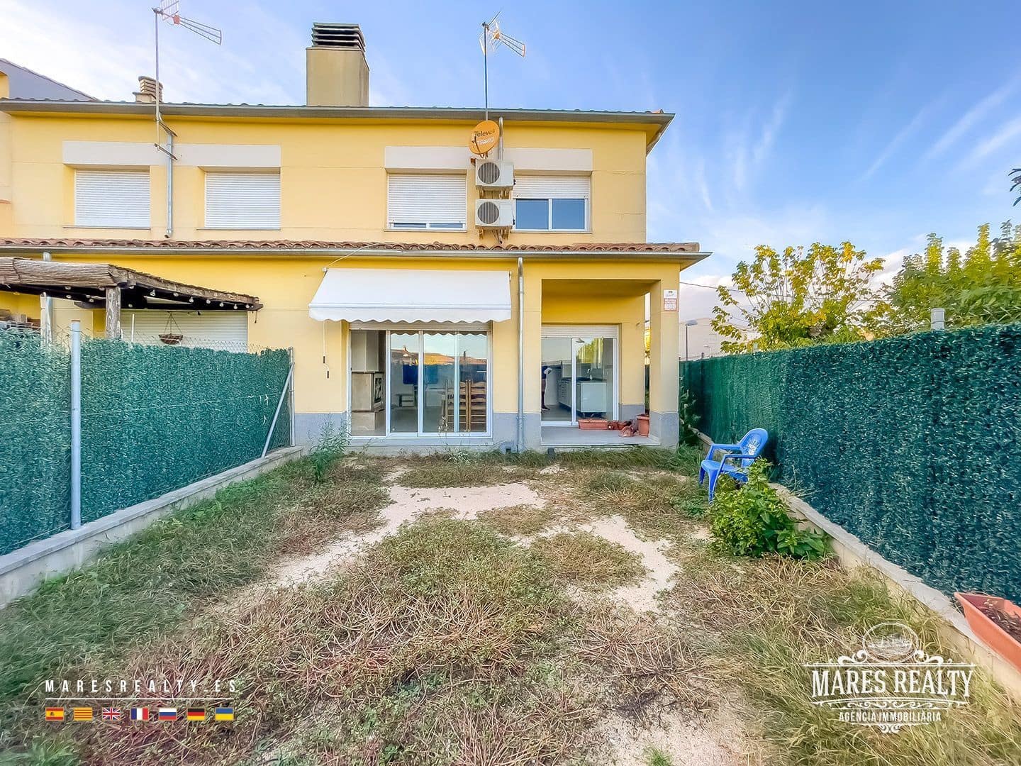 4 slaapkamer Halfvrijstaande villa te koop in Sils met garage - € 305.000 (Ref: 9346755)