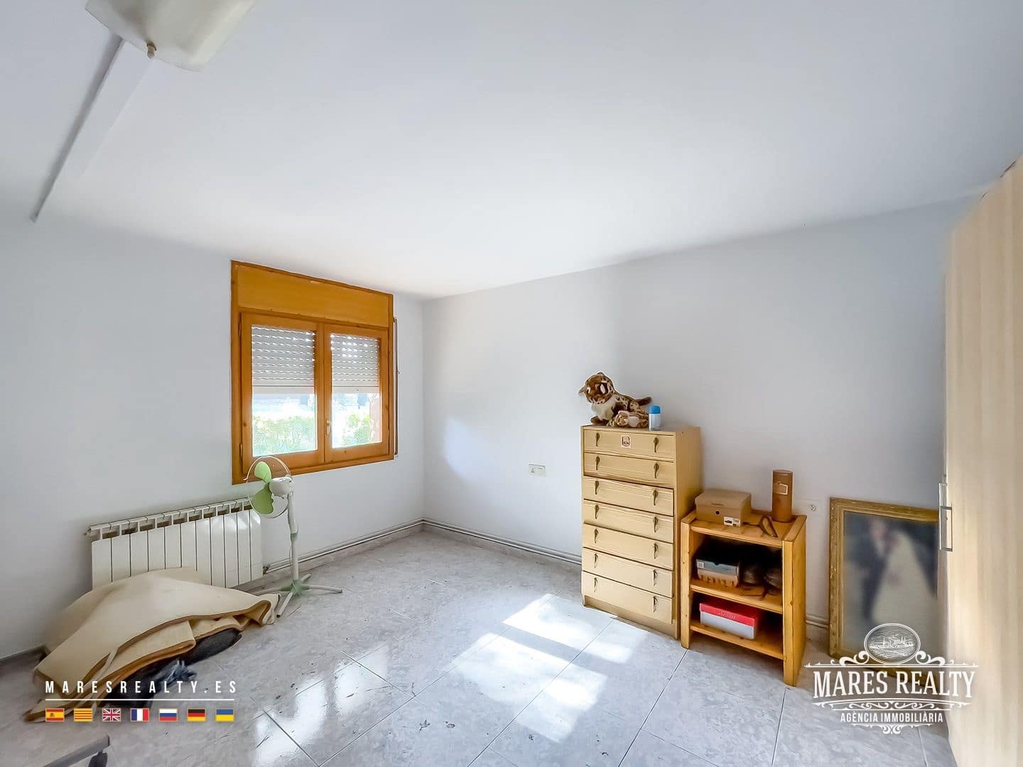 7 bedroom Villa for sale in Sils with garage - € 297,000 (Ref: 9353128)