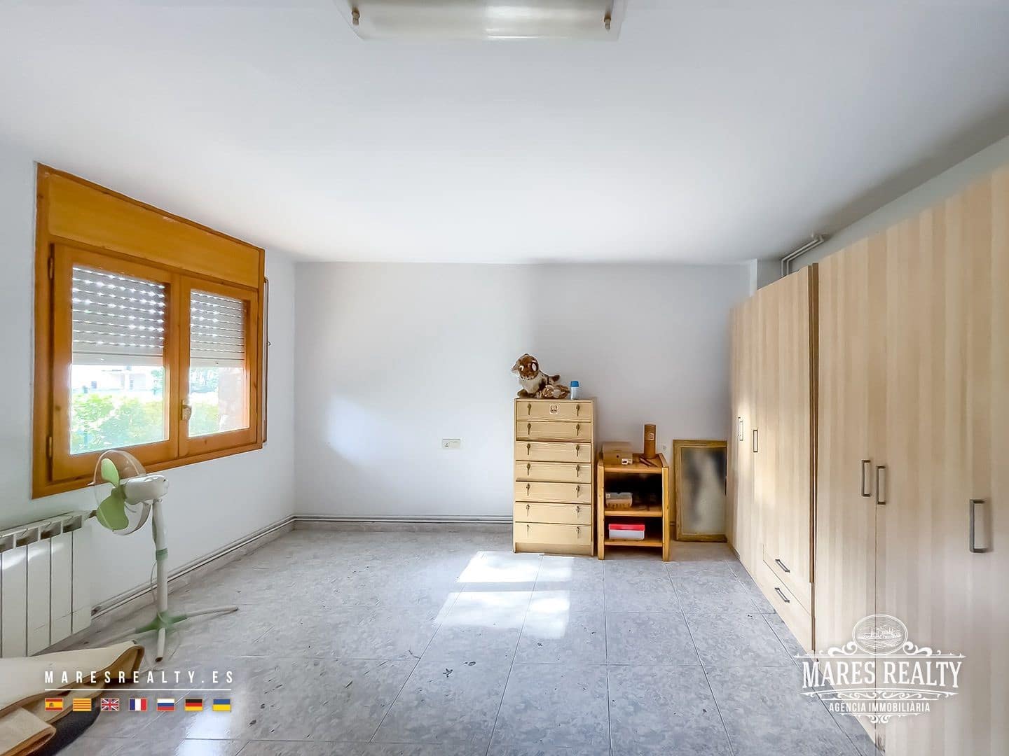 7 bedroom Villa for sale in Sils with garage - € 297,000 (Ref: 9353128)