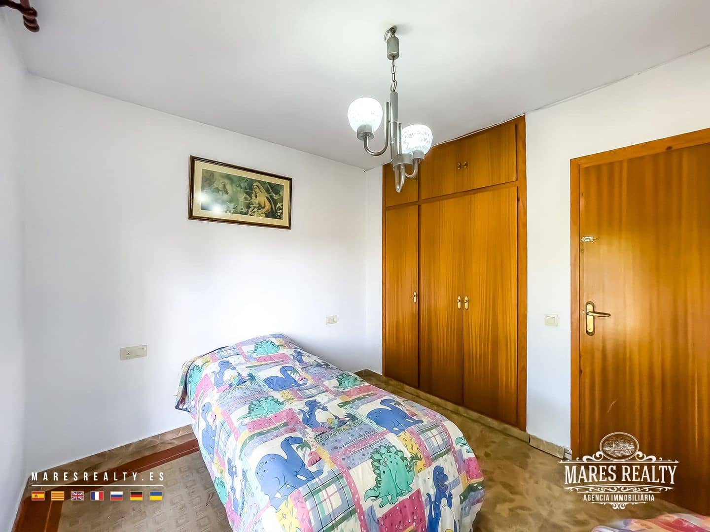 7 bedroom Villa for sale in Sils with garage - € 297,000 (Ref: 9353128)