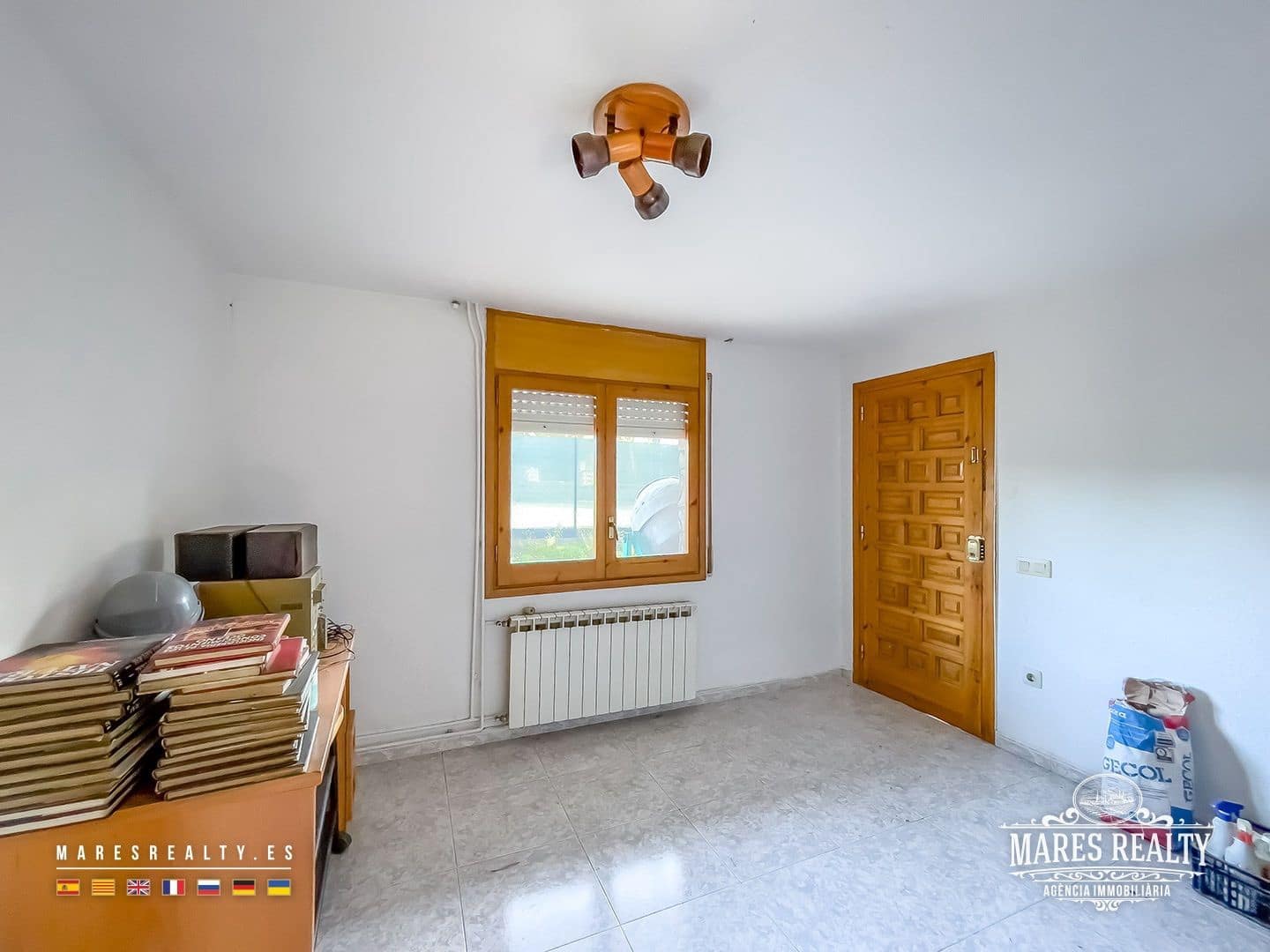 7 bedroom Villa for sale in Sils with garage - € 297,000 (Ref: 9353128)