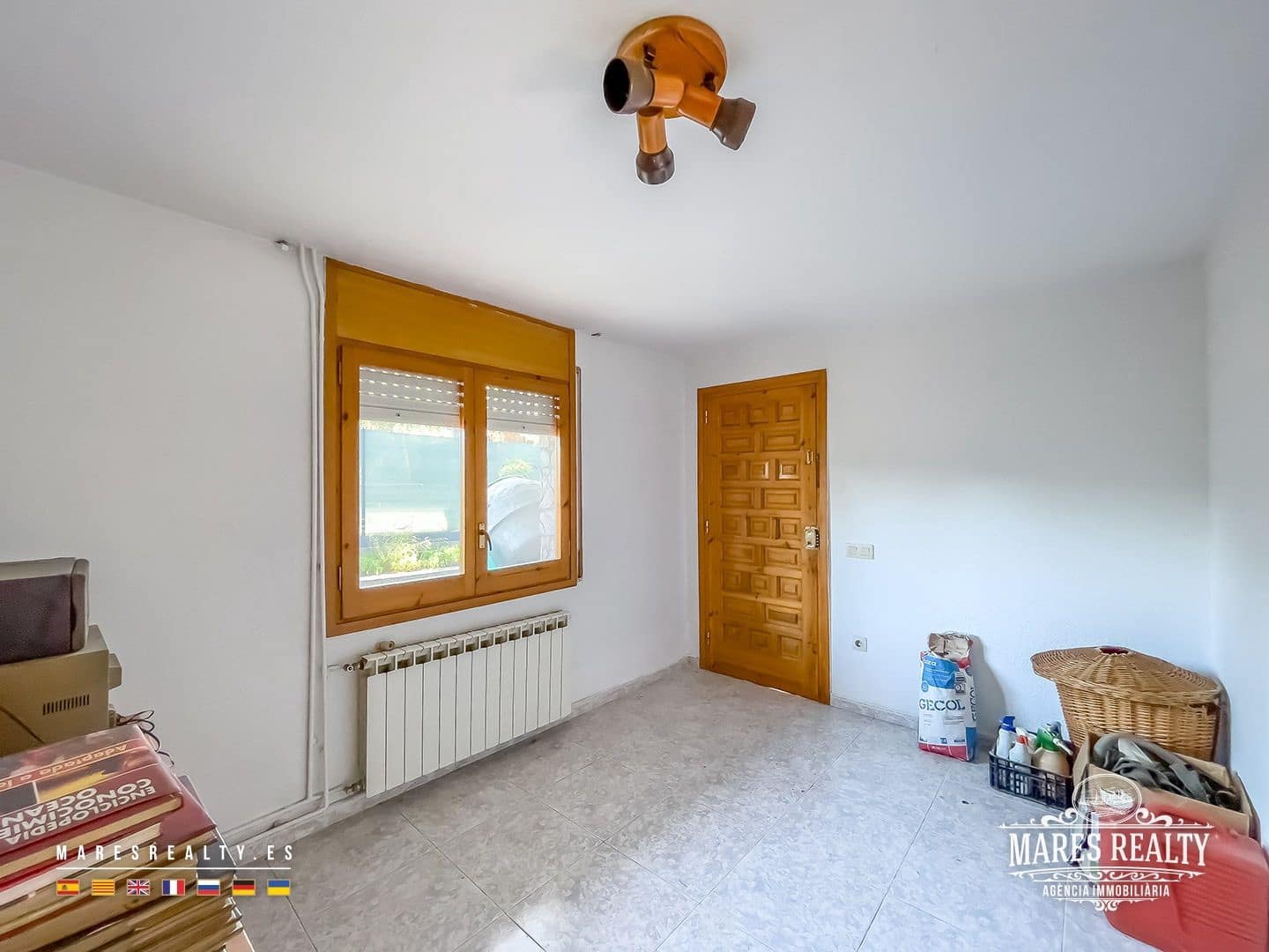 7 bedroom Villa for sale in Sils with garage - € 297,000 (Ref: 9353128)