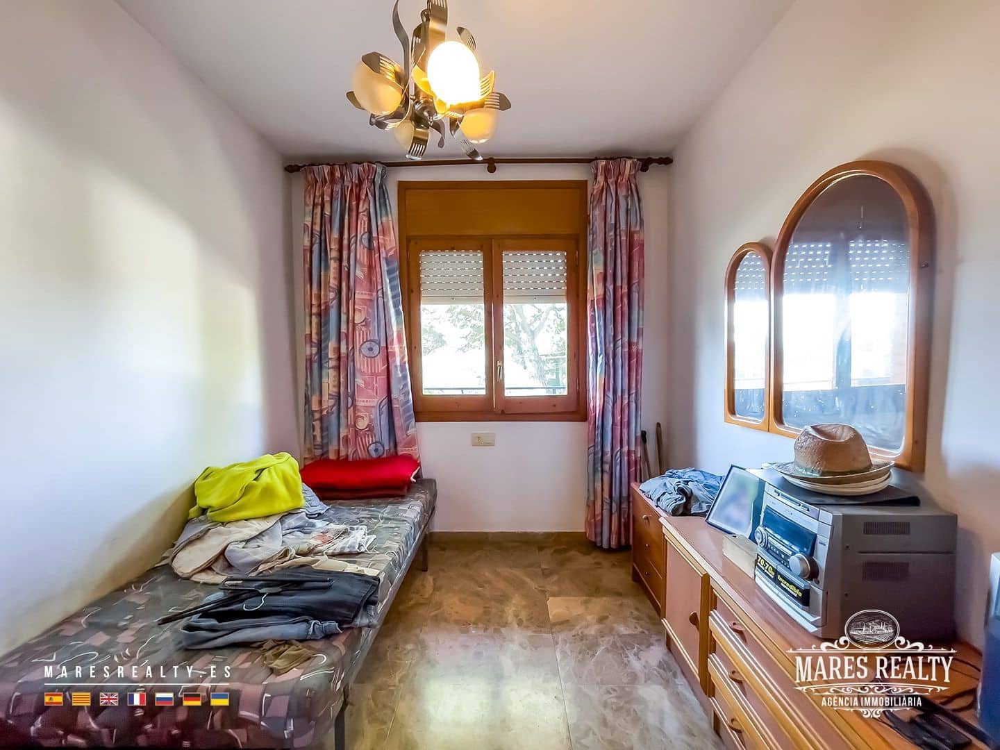 7 bedroom Villa for sale in Sils with garage - € 297,000 (Ref: 9353128)