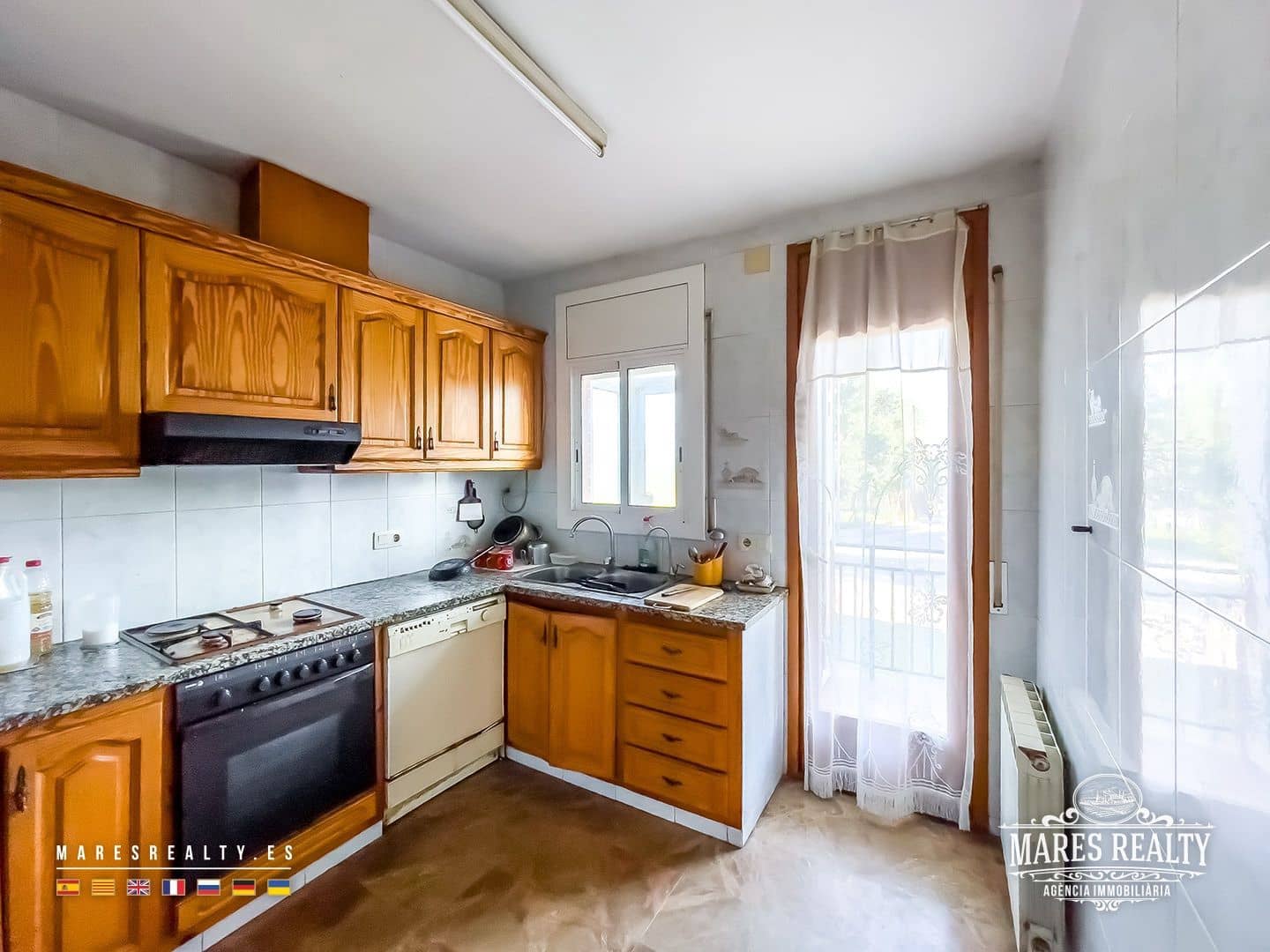 7 bedroom Villa for sale in Sils with garage - € 297,000 (Ref: 9353128)