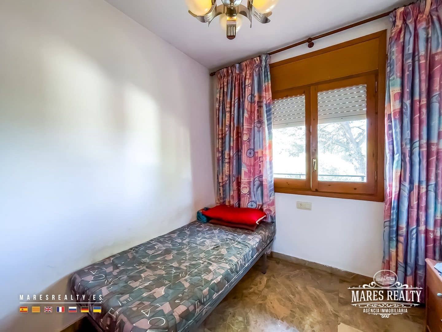 7 bedroom Villa for sale in Sils with garage - € 297,000 (Ref: 9353128)