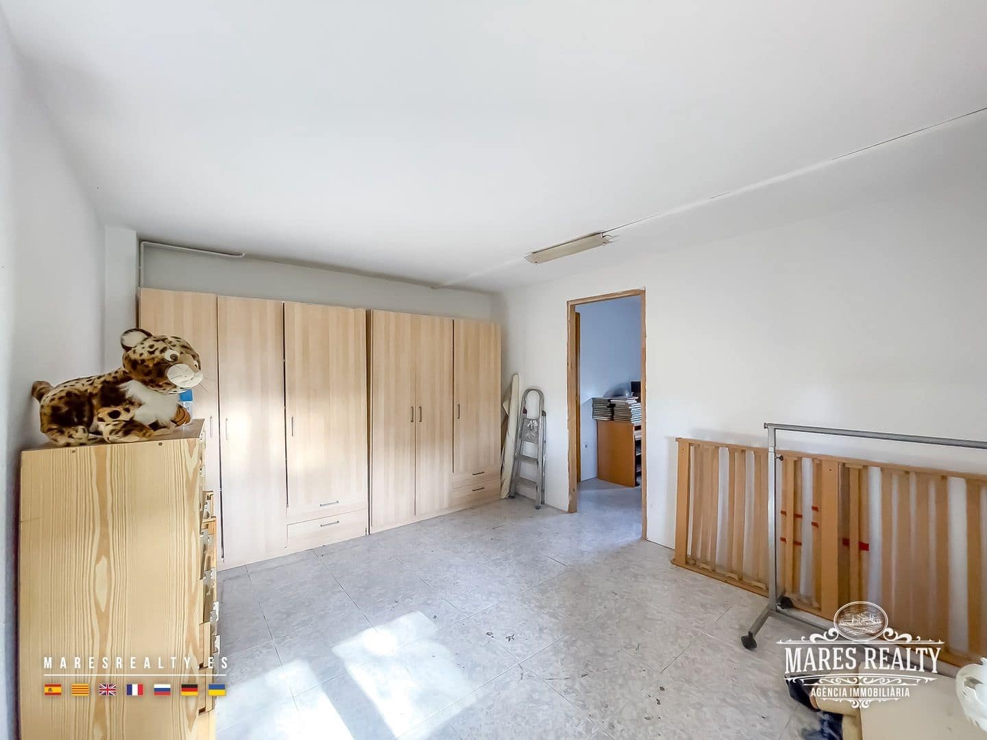 7 bedroom Villa for sale in Sils with garage - € 297,000 (Ref: 9353128)