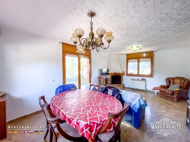 7 bedroom Villa for sale in Sils with garage - € 297,000 (Ref: 9353128)