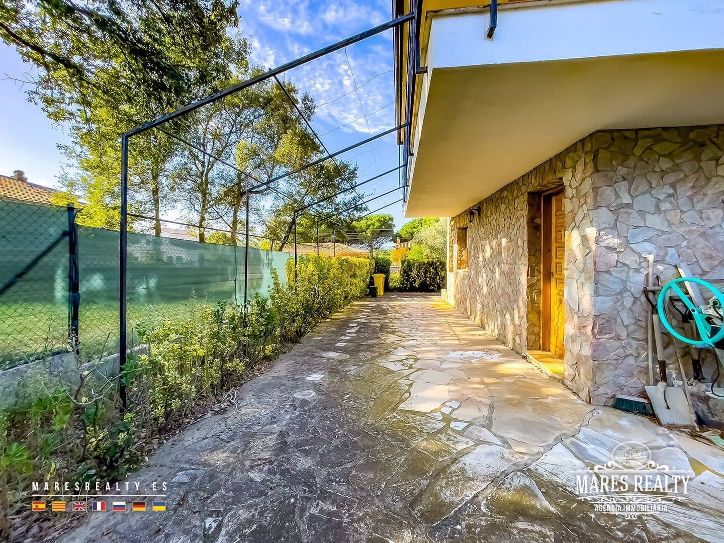 7 bedroom Villa for sale in Sils with garage - € 297,000 (Ref: 9353128)