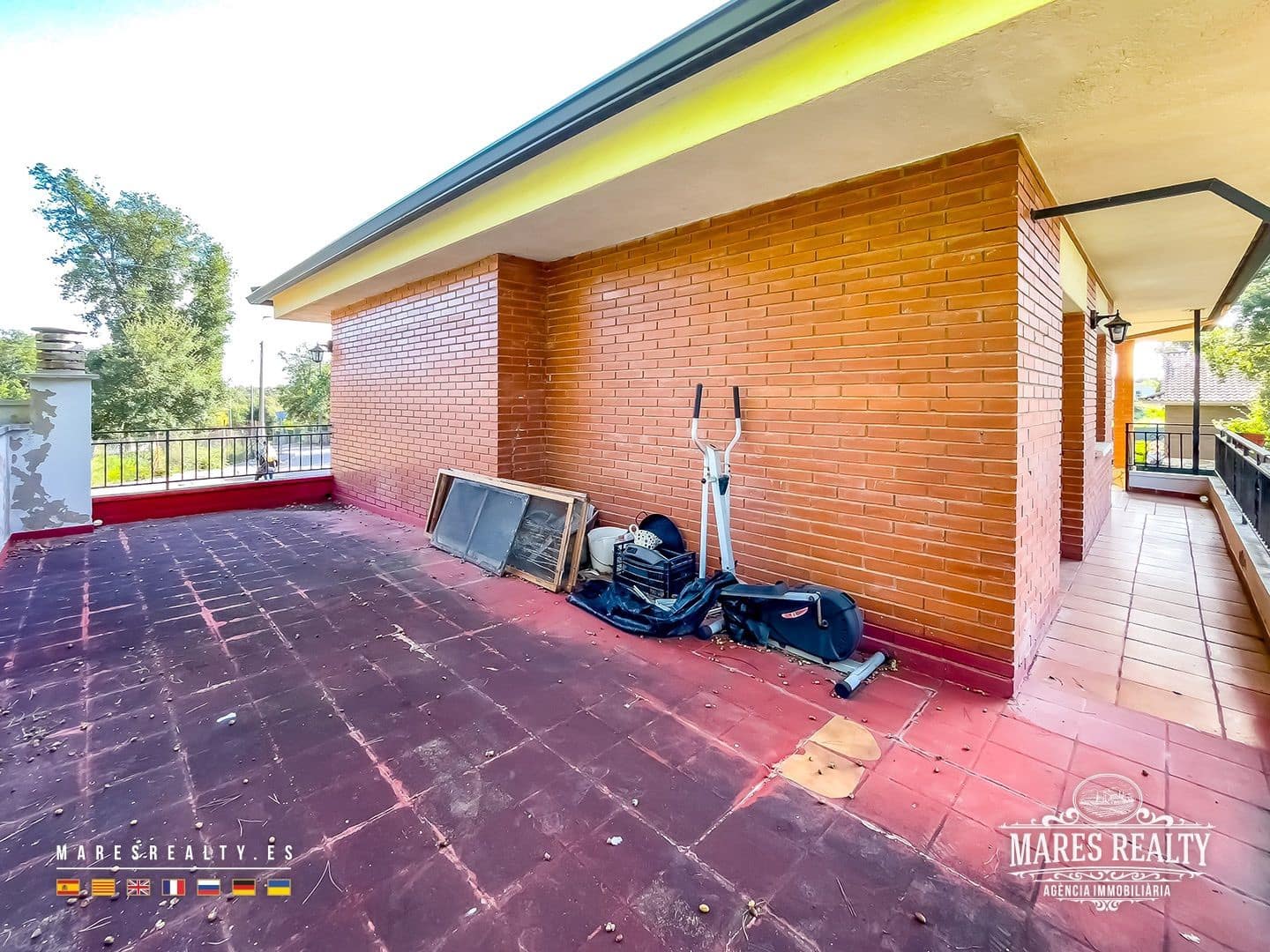 7 bedroom Villa for sale in Sils with garage - € 297,000 (Ref: 9353128)