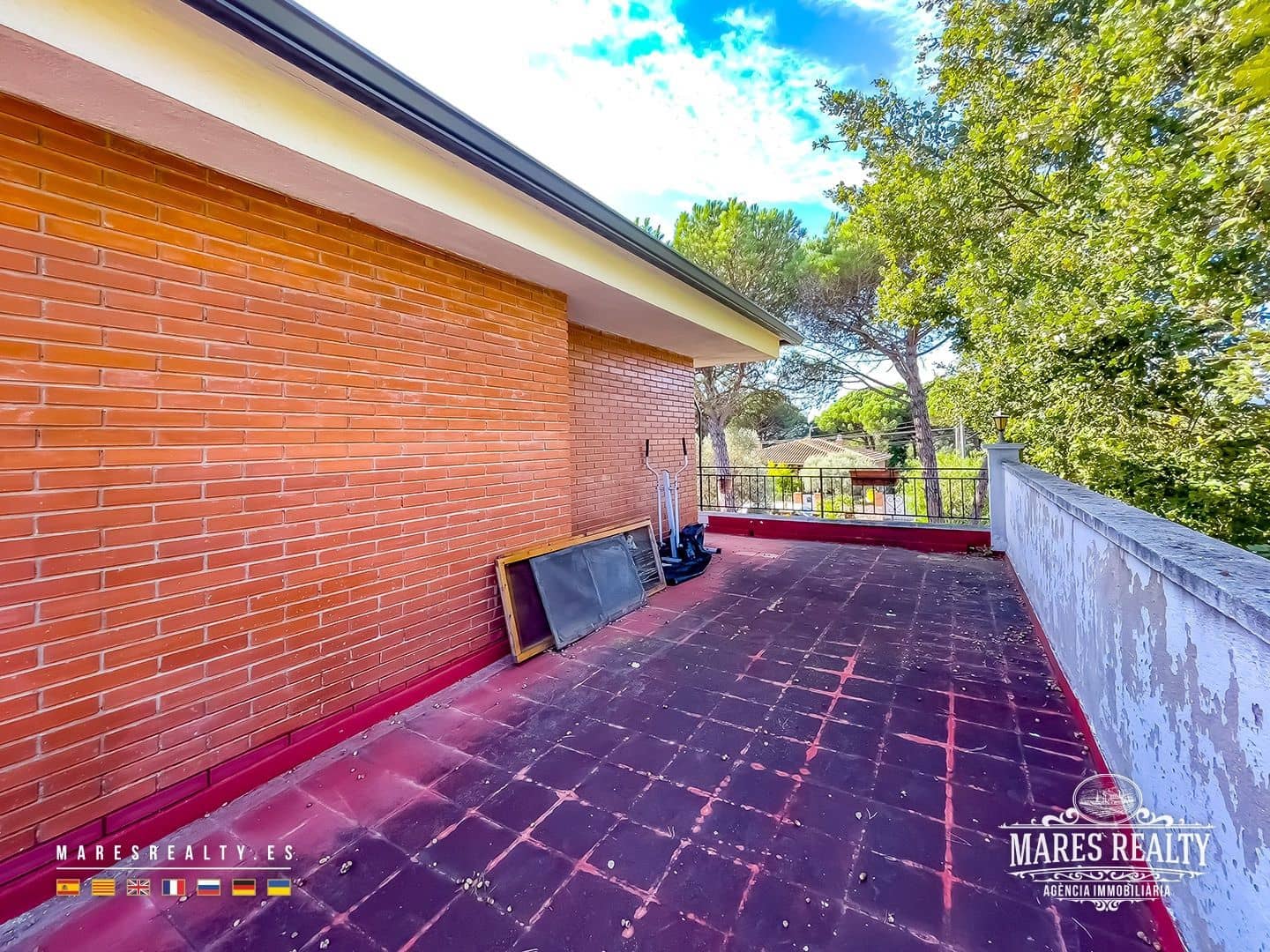 7 bedroom Villa for sale in Sils with garage - € 297,000 (Ref: 9353128)