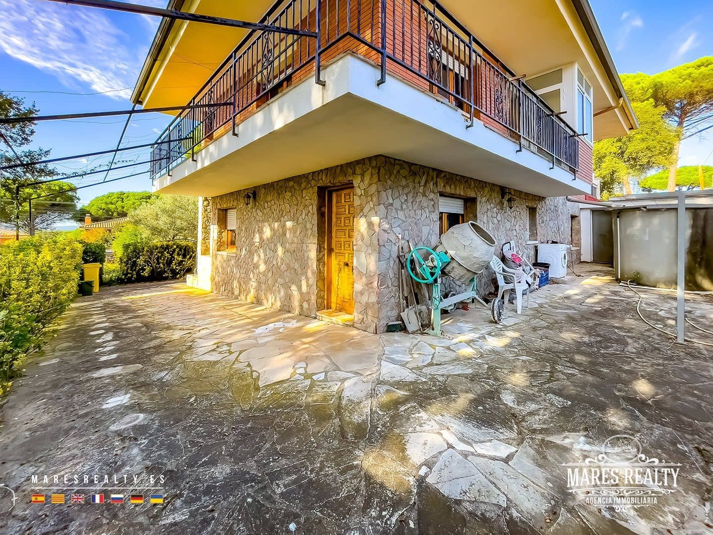 7 bedroom Villa for sale in Sils with garage - € 297,000 (Ref: 9353128)