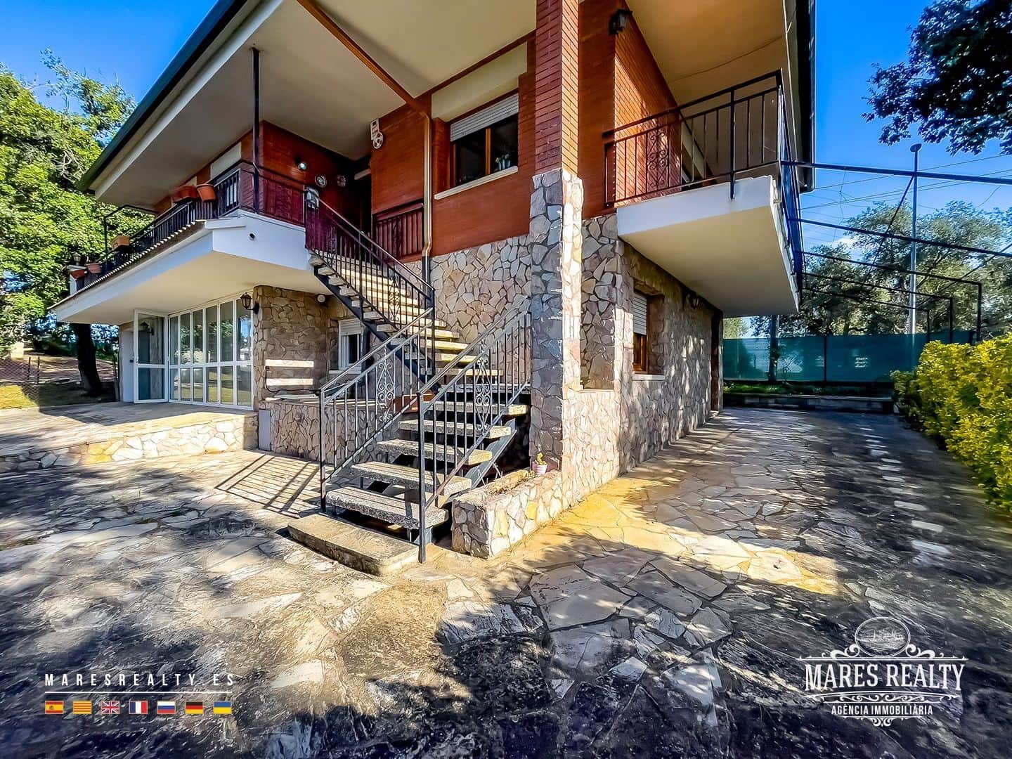 7 bedroom Villa for sale in Sils with garage - € 297,000 (Ref: 9353128)