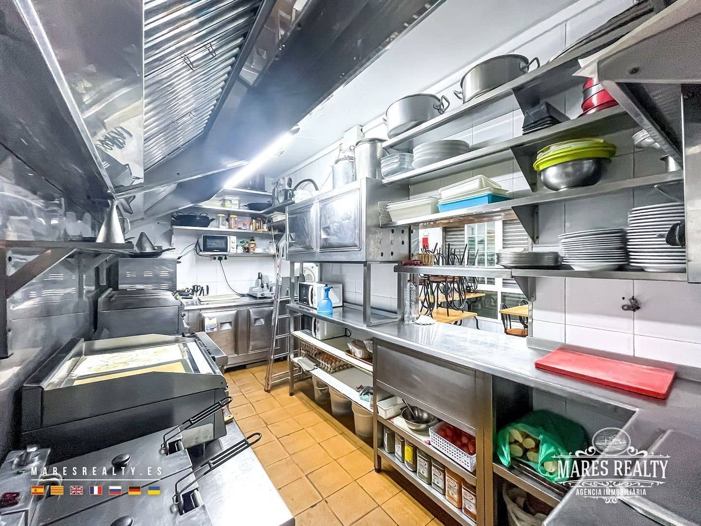 Commercial for sale in Badalona - € 195,000 (Ref: 9353129)