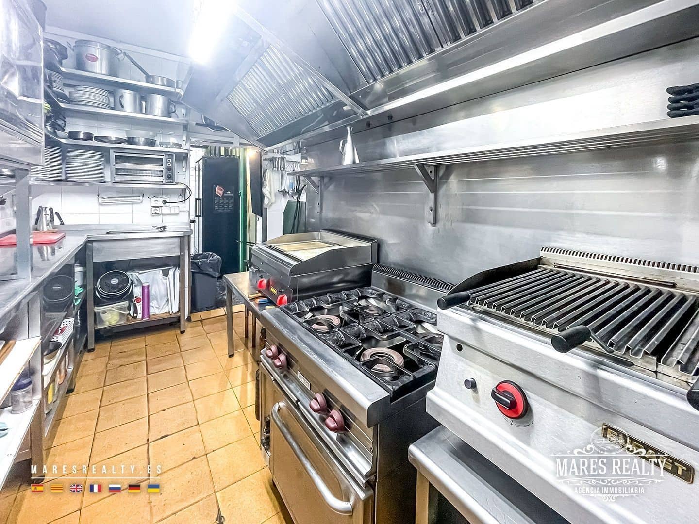 Commercial for sale in Badalona - € 195,000 (Ref: 9353129)