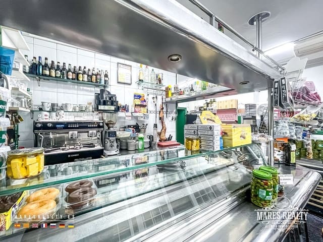 Commercial for sale in Badalona - € 195,000 (Ref: 9353129)