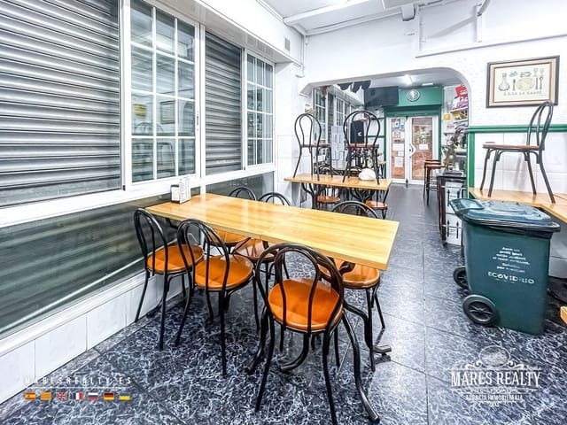 Commercial for sale in Badalona - € 195,000 (Ref: 9353129)