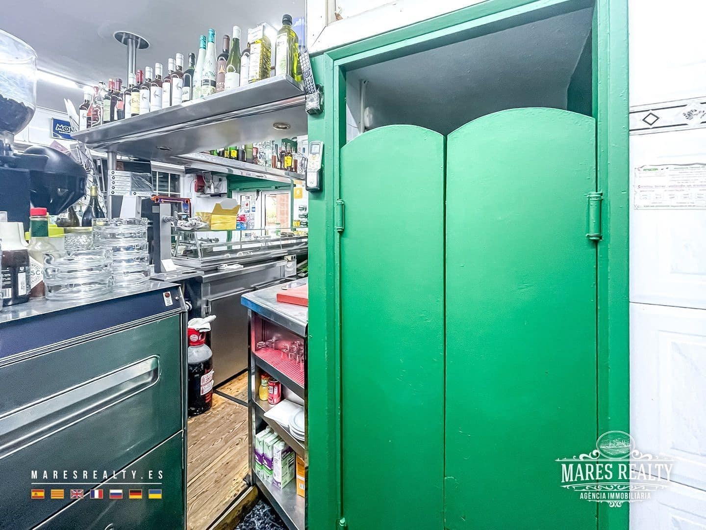 Commercial for sale in Badalona - € 290,000 (Ref: 9353129)