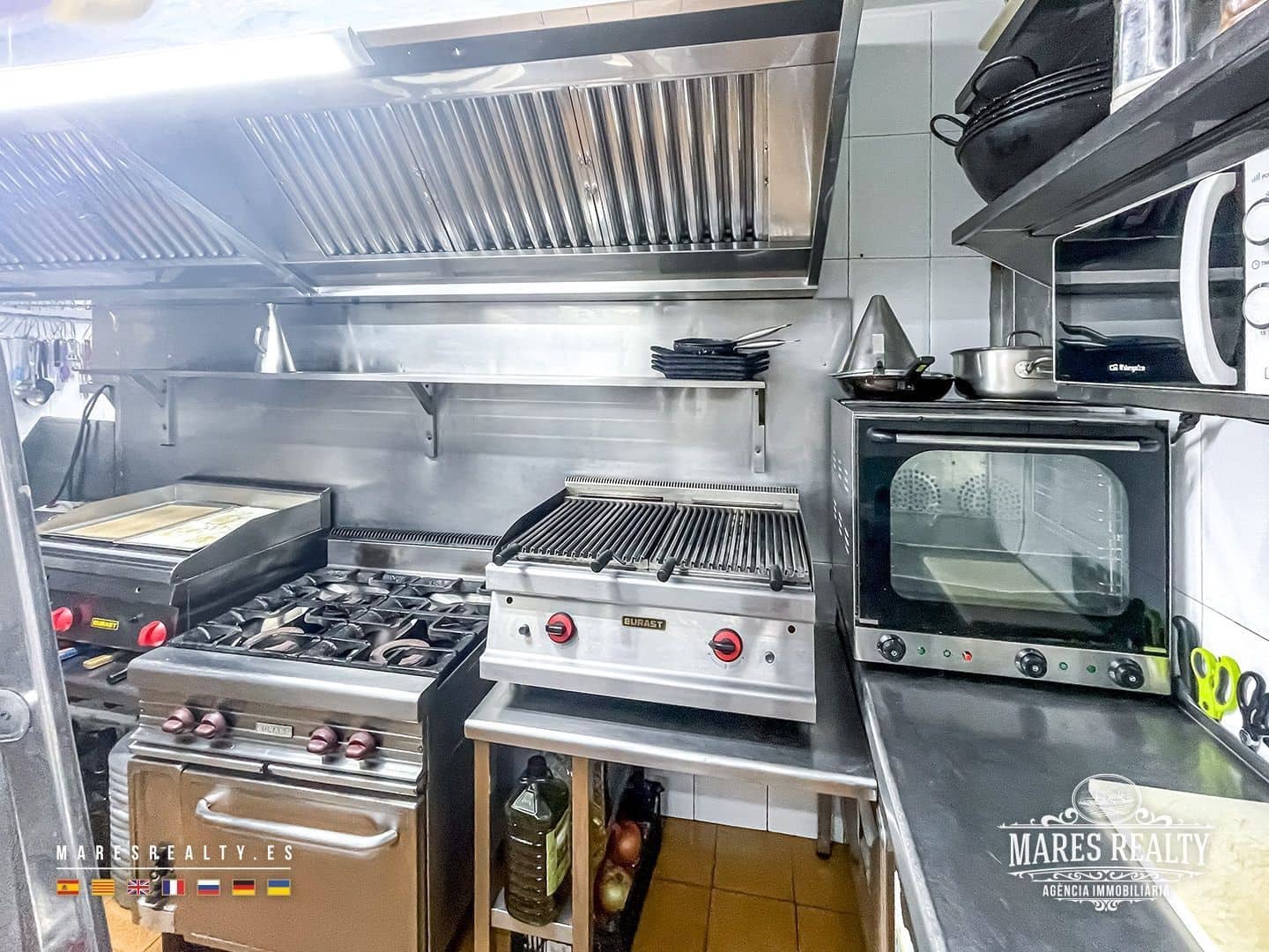 Commercial for sale in Badalona - € 290,000 (Ref: 9353129)