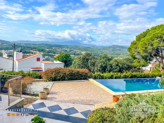 6 soverom Villa til salgs i Roca Grossa, Lloret de Mar med svømmebasseng garasje - € 850 000 (Ref: 9374943)