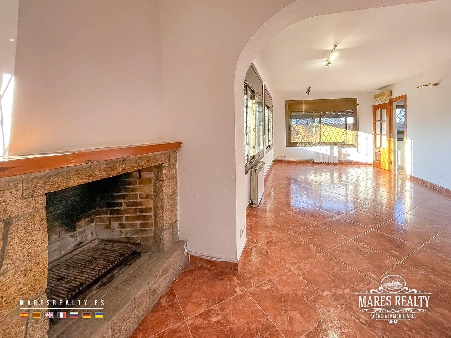 3 bedroom Villa for sale in Pineda de Mar - € 395,000 (Ref: 9501825)