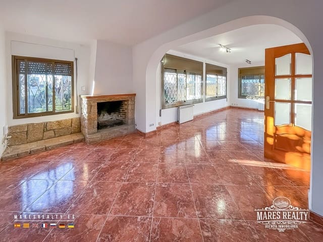 3 bedroom Villa for sale in Pineda de Mar - € 395,000 (Ref: 9501825)