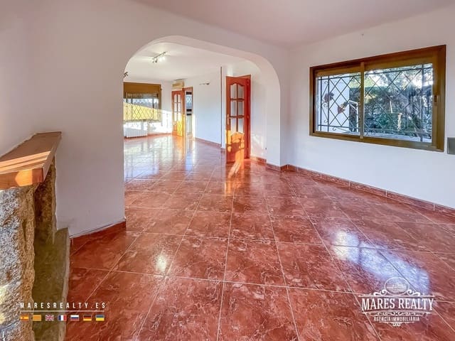 3 bedroom Villa for sale in Pineda de Mar - € 395,000 (Ref: 9501825)